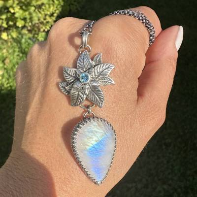 Blauer Topas Anhänger mit Mondstein – Blumen Sterling Silber Halskette handgefertigt