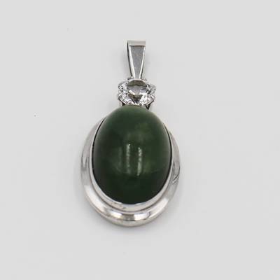 Eleganter Silber-Anhänger mit Jade-Cabochon & Zirkonia – Natürliche Grüntöne