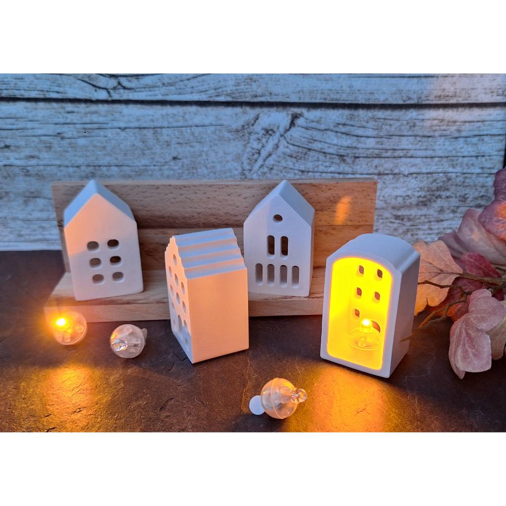 4 Mini Häuser auf einer Holzleiste ~ Lichthäuser ~ Deko Häuschen mit Ballonlicht