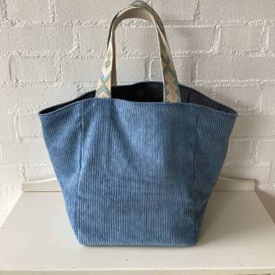 handgenähte Tasche aus Breitcord und Canvas