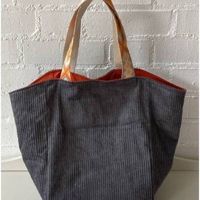 handgenähte Tasche aus Breitcord und Canvas