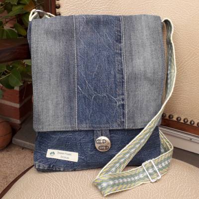Jeanstasche mit handgewebtem Gurtband
