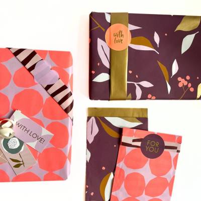 Geschenkverpackung Set NEON FALL Geschenkpapier Aufkleber Anhänger und Tüten in lila