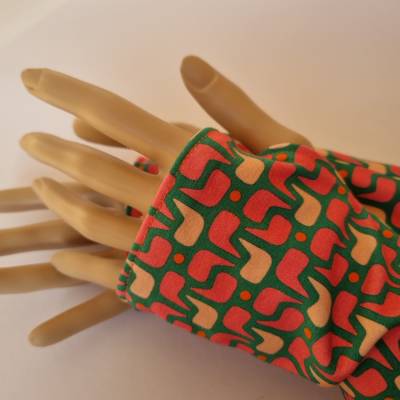 Armstulpen mit Daumenloch - wendbar - in pink-rosa-grün "Sprechblasen"; von he-ART by helen hesse