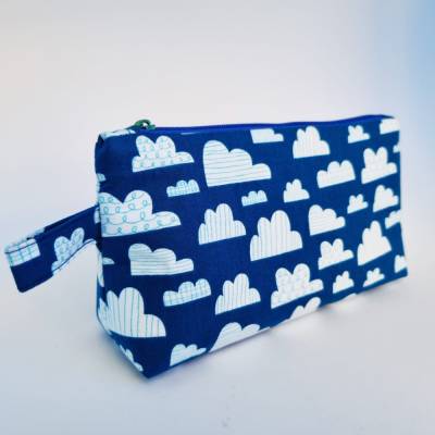 Kosmetiktäschchen *Wolken* Größe S in blau-weiß, von he-ART by helen hesse