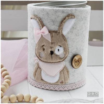 Spardose mit bestickter hellgrauer Filzhülle 'Sommerhasi', personalisierbar