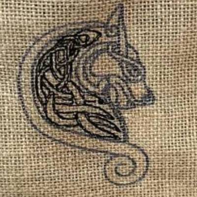 Wikinger Wolf Stickdatei – Digitales Frühmittelalter-Motiv für LARP, Fantasy & Kostüme | DreamEmbroid