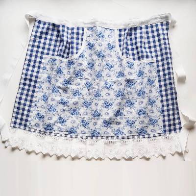 Halbschürze, Klammerbeutel, upcycling-Klammerschürze, romantische Schürze mit großer Tasche, Rüschen-Kochschürz