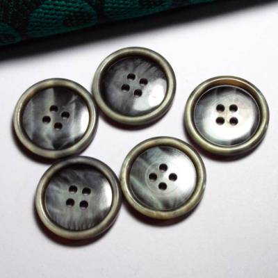 5 Vintage Knöpfe 24mm olivgrün schwarz gemustert Kunststoffknöpfe Mantelknöpfe Jackenknöpfe, Trödel Dings da