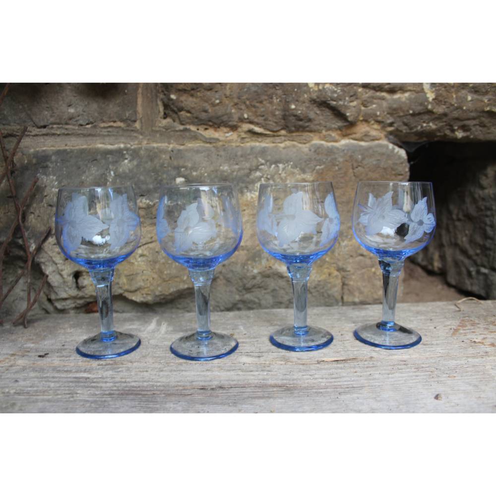 4er Set Weingläser Weißweingläser blau mit Blumendekor Vintage DDR