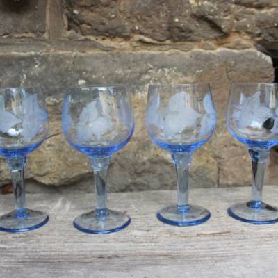 4er Set Weingläser Weißweingläser blau mit Blumendekor Vintage DDR