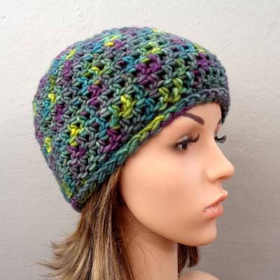 Dicke Beaniemütze gehäkelt und handgefärbt Gr.M/55-56cm, Merino Häkelmütze in grüntöne gelb weinrot violett