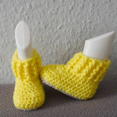 1 Paar gehäkelte Schuhe, Babyschuhe, Babyschühchen, Boots, Stiefel Größe 16 (8-9cm Sohle)  gehäkelt