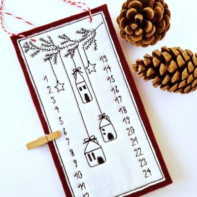 Kleiner Adventskalender aus Filz in weinrot, bestickt - "Häuschen" - von he-ART by helen hesse