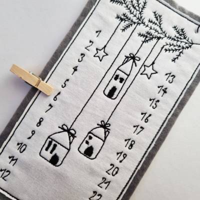 Kleiner Adventskalender aus Filz in grau, bestickt - "Häuschen" - von he-ART by helen hesse