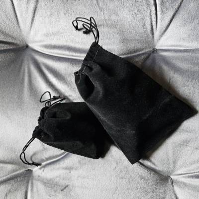 Samt-Säckchen & Geschenkbeutel Velvet: Edle Verpackung in Rot & Schwarz für besondere Anlässe