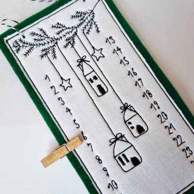 Kleiner Adventskalender aus Filz in grün, bestickt - "Häuschen" - von he-ART by helen hesse