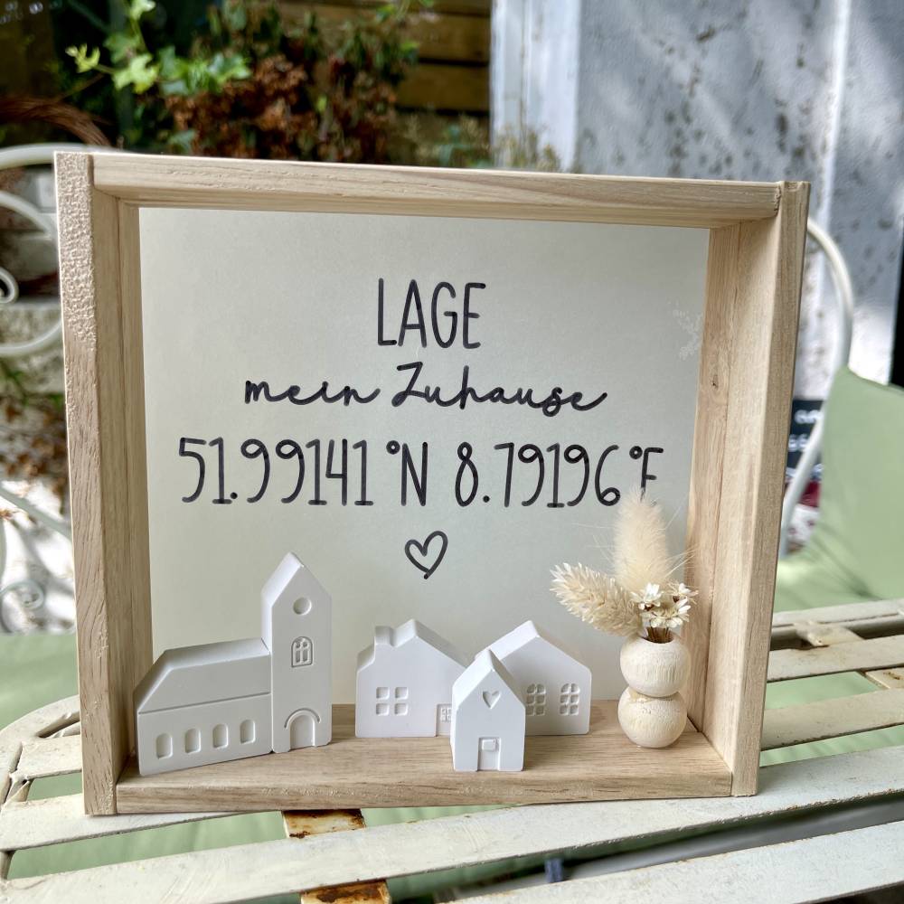 Holzrahmen personalisierbar "Wunsch-Stadt mein Zuhause und Koordinaten" & Mini Häuser. Deko für Zuhause. Geschenk. Bild 4