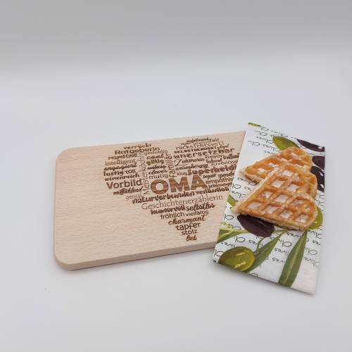 Frühstücksbrettchen Oma Herz / Geschenk zu Muttertag / Omatag / Geburtstag / Schneidebrett / Vesperbrett / Brettchen