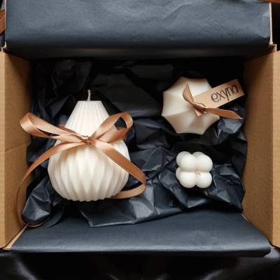 Personalisierbare Geschenkbox mit handgegossenen Sojawachskerzen – Minimalistisch 
