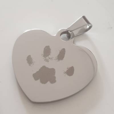 Der Pfotenabdruck Deines Lieblings als edle Gravur
