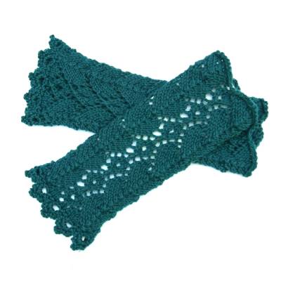 Armstulpen, Pulswärmer in Petrol von Hand gestrickt aus einem Wolle - Mischgarn mit Lochmuster und kleiner Spitze