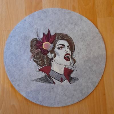 FILZ Untersetzer, Platzset, bestickt, Vampirette, 3mm dick, 35cm