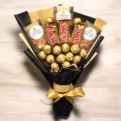 Handgefertigter Genussstrauß mit Ferrero Rocher, Ferrero Schokoladentafeln & Twix