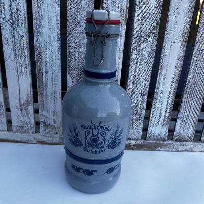 Große alte Bierflasche mit Henkel von Rauchenfels Steinbiere