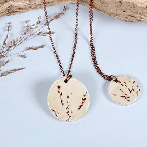 Kette mit Keramikanhänger, mit Gräsermotiv, handgefertigt aus Ton, Kette Natur, Kette Herbst, Kette Boho