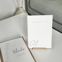 Tischkalender 2026 | Naturpapier | Kalender mit Holzständer | Monatskarten Set | Geschenk | Weihnachten | Geburtstag
