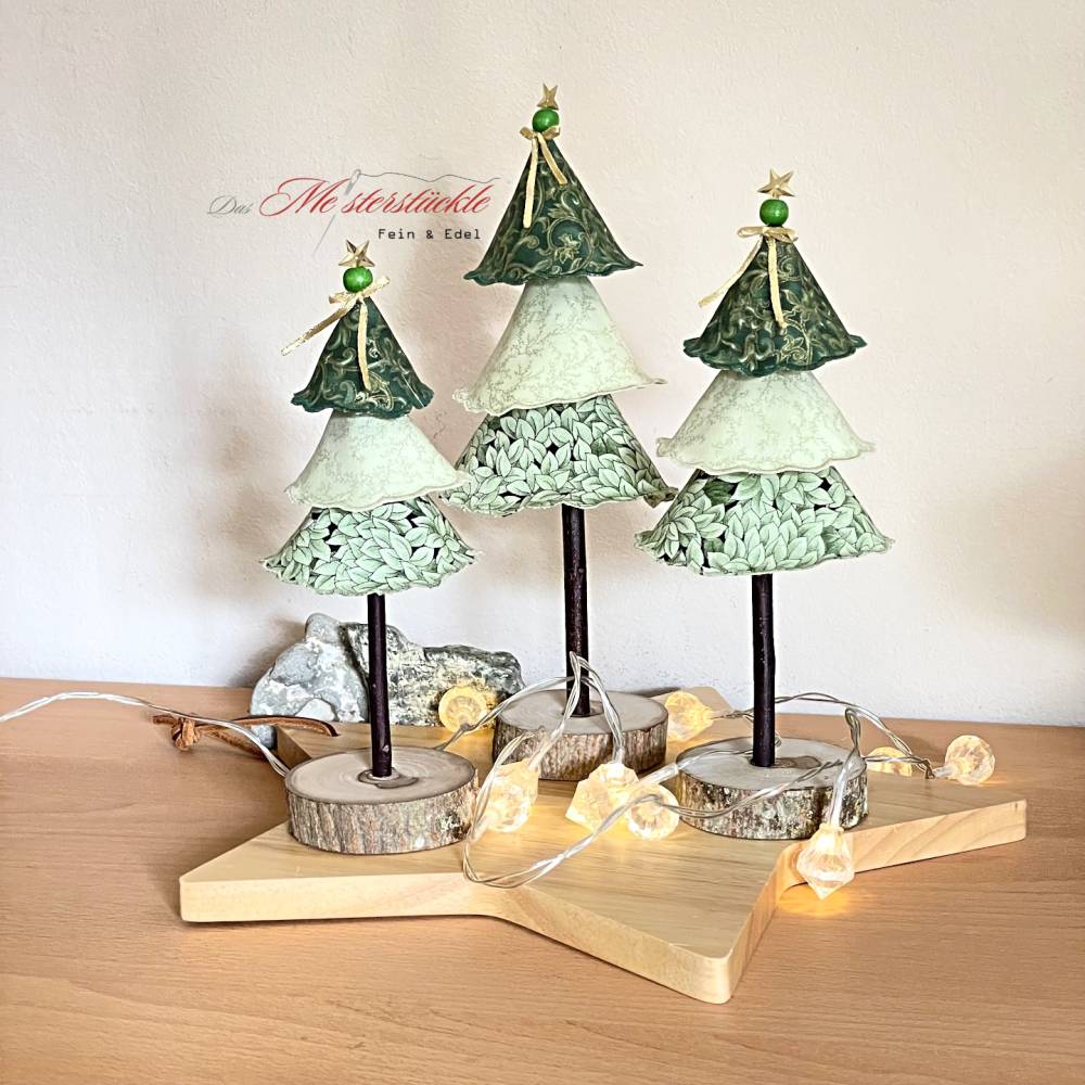 Deko Tannenbaum salbeigrün – Handgemachte Weihnachtsdeko in 3 Größen (22-27 cm) aus Baumwolle & Holz