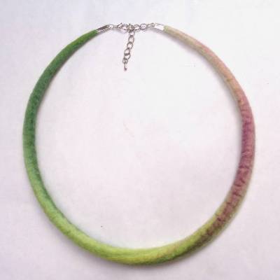 Gr.L/56cm Boho Halskette handgefärbt und handgefilzt, unisex Filzschmuck, Geschenk für Lieblingsmensch