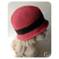 Hut; Cloche; Häkelhut im VintageStyle / 20er Jahre Stil / RotBraun, Schwarz / Gr.: S-M