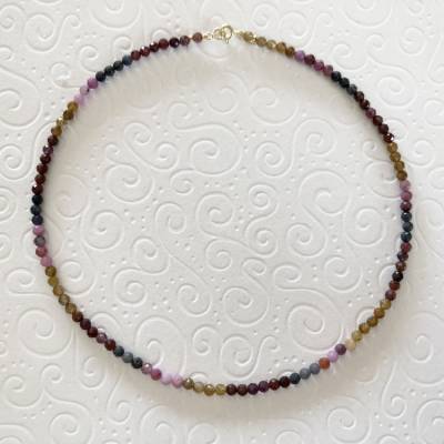 Saphirkette 40 cm – Farbverlauf, facettierte Saphire, 333/8 ct. Gelbgold Verschluss, handgefertigt in Bayern