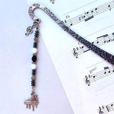 Großes Lesezeichen Klavier, aus Metall mit Blumen verziert  Notenschlüssel