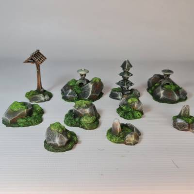 Set aus Gartendekorationen – Miniaturmodelle, unbemalt