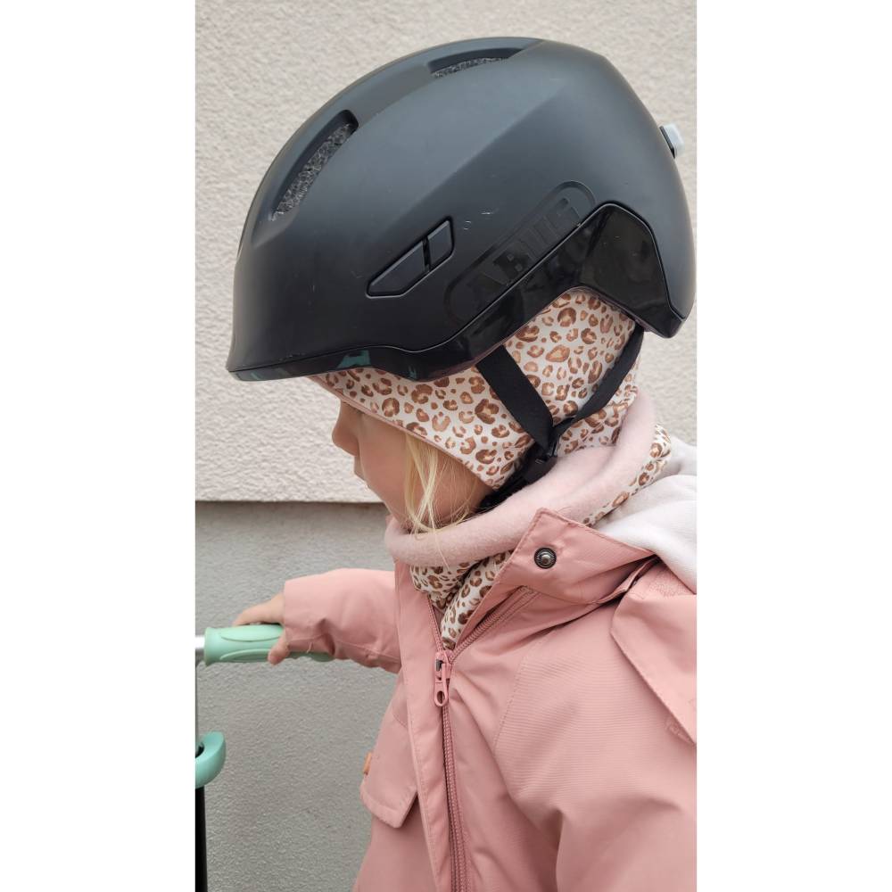 Helmmtze Regenbogen mit Ohrenschutz zum Wenden  Perfekt unter Fahrradhelm  fr Baby & Kind von zimtblte