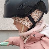 Helmmtze Regenbogen mit Ohrenschutz zum Wenden  Perfekt unter Fahrradhelm  fr Baby & Kind von zimtblte