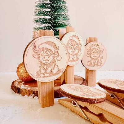 Holzklammer mit weihnachtlichen Highland-Cow Motiven, Wäscheklammer Bambus, Geschenkverpackungen, Geschenkanhänger