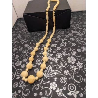 Schöne elfenbeinfarbige, halsnahe Kette, Vintage