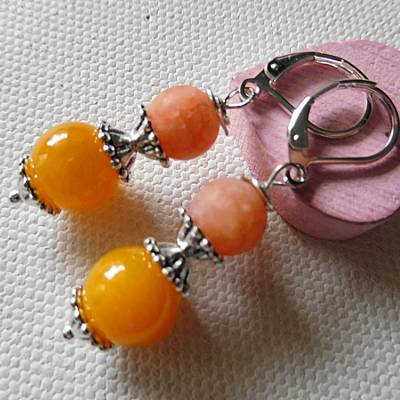 Modische Jade Ohrringe in honiggelb orange, 4,5 cm Länge, Ohrhänger an silberfarbener 304 Edelstahl Klappbrisur