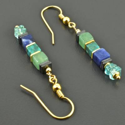 Ohrringe mit Edelsteinen, Würfelohrringe in blau und grün, vergoldetes 925er Silber, Ohrhänger Sodalith Aventurin