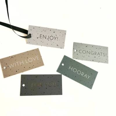 Set aus 5 Geschenkanhängern SPOTS für Geschenk-Verpackungen in natürlichen Farben
