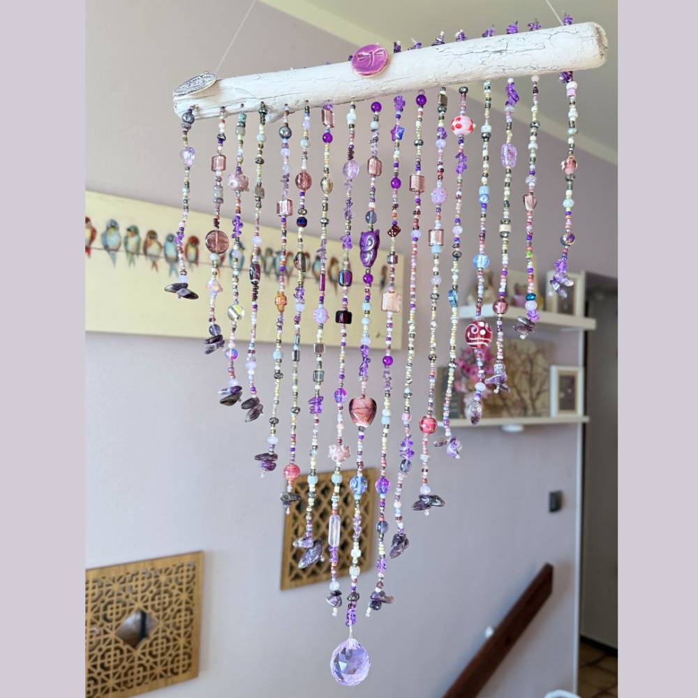 Deko Ast zum Hängen, mit Glasperlen und Edelsteinen-Amethyst, Windspiel, Deko wetterfest, Suncatcher Fenster, spirituell