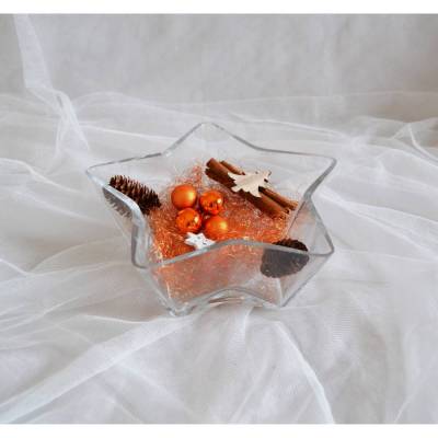 Tischdeko. Glasschale in Sternform mit Weihnachtsdeko in kupfer