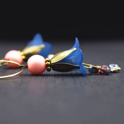 Creolen Ohrringe Blüten blau rot rosa Glasperlen goldfarben, boho, cottagecore