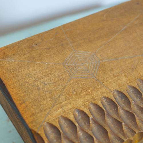 Holzschatulle mit Kerbschnitzerei Spinnennetz, vintage Holzkassette 50er Dürerhaus Aue Erzgebirge Schmuckdose
