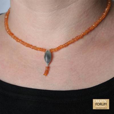 Karneolkette NAVETTE aus 935 Silber – Handgefertigte Kristallkette mit Zwischenteil