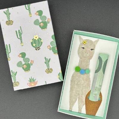 Geschenkbox Alpaka – handgemalte Geldgeschenkbox mit Kaktus-Design
